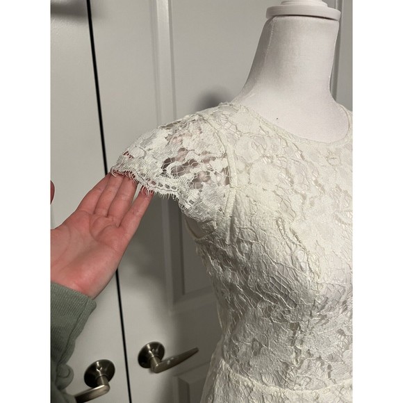 Signature8 White Lace Backless dress with pockets Large cap sleeve bridal - Picture 3 of 15